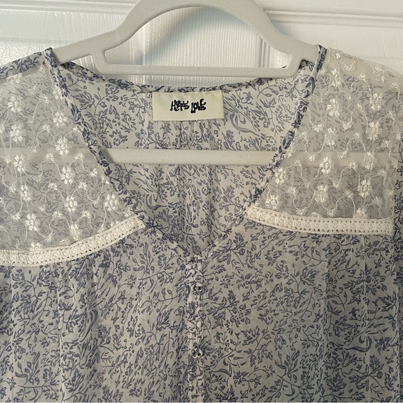 Semi-sheer Floral Top - Picture 4 of 5